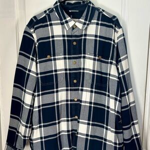 L.L. Bean Navy & White Size L slightly fitted, fleece lined, snap front flannel